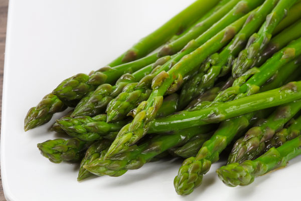 plate of cooked asparagus