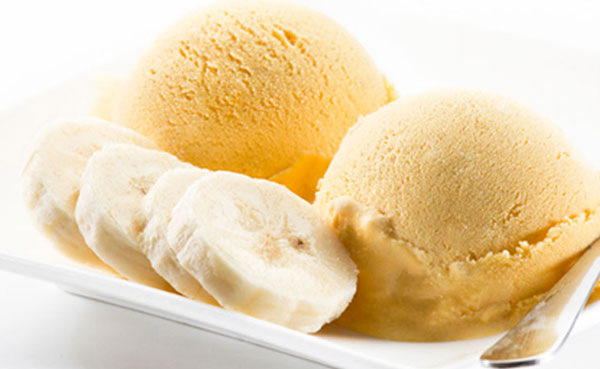 banana ice cream with cut up banana slices