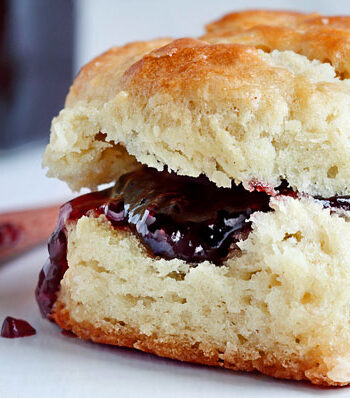 biscuit with jam