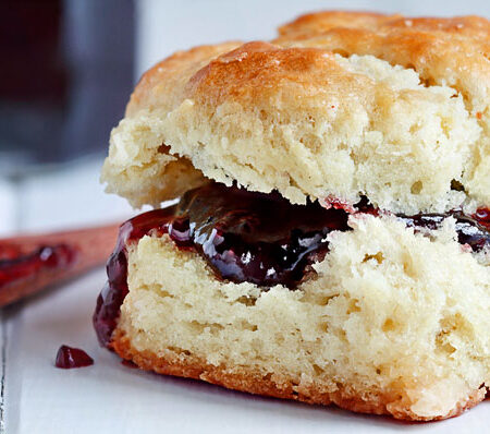 biscuit with jam