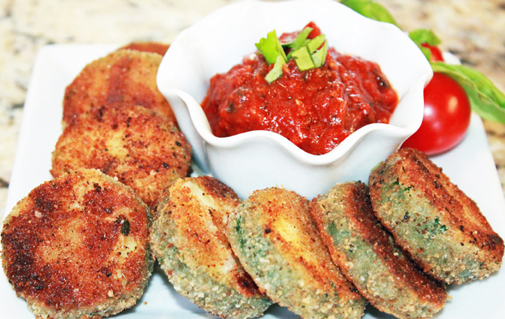 Crispy zucchini bites and a dish of marinara.