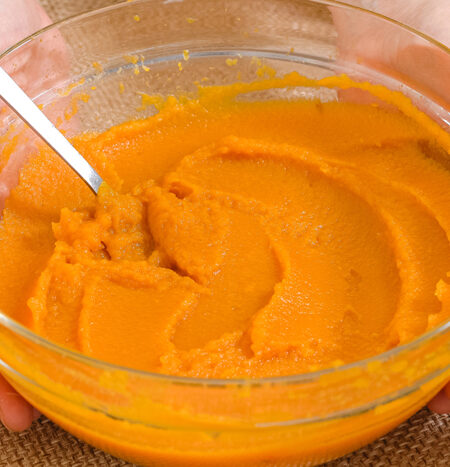 Clear glass bowl filled with pumpkin puree.